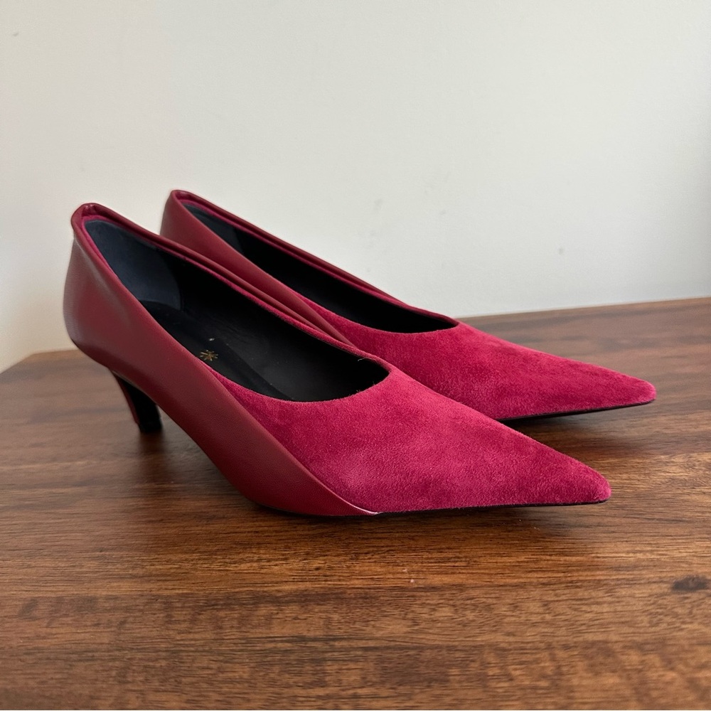 NWOT. AngelaChiara Venezia Women's Pink Suede Heels. Size 6